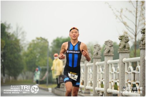 跑步维生素，多维解读比赛照片的魅力与活力