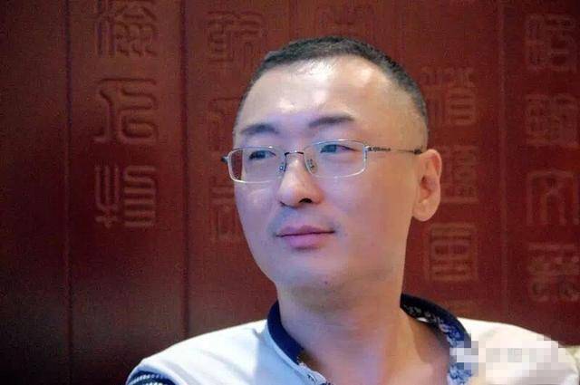 王蔚演员，从舞台到荧屏的自信与成就感之路